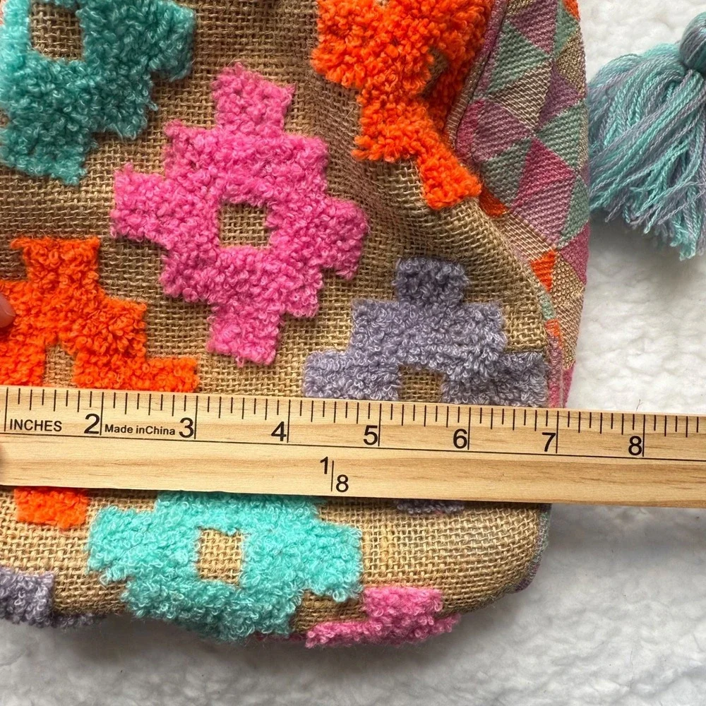 America & Beyond Crochet Bucket Bag Boho Applique Drawstring Wooden Handle - Picture 7 of 9